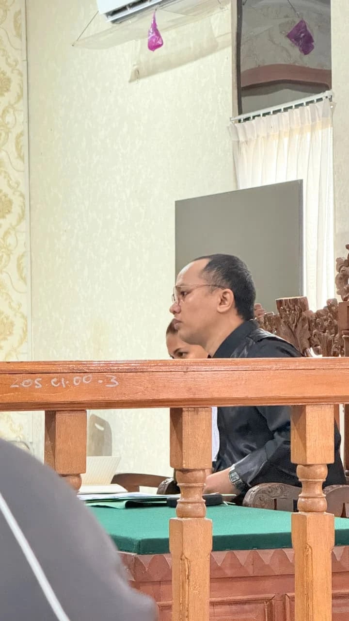 Dokumentasi kegiatan di dalam ruang sidang